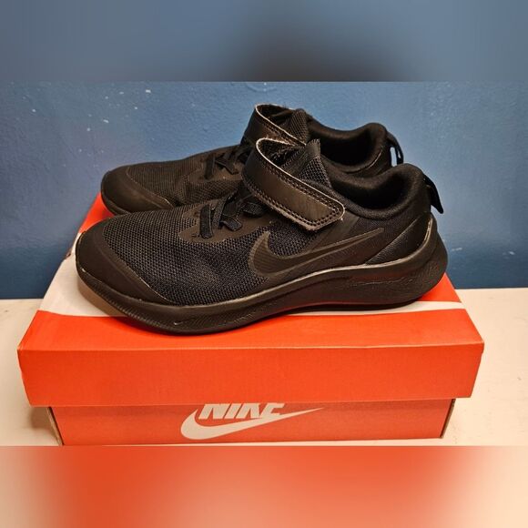 Nike Star Runner 3 Black And Smoked Grey Girls 1y - Picture 4 of 6